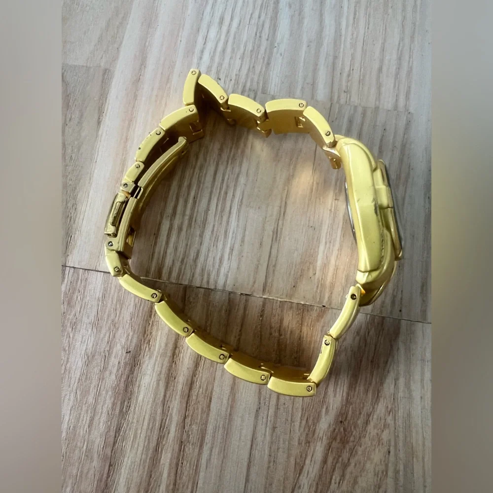 Vintage denacci ladies gold tone watch NEW BATTERY
